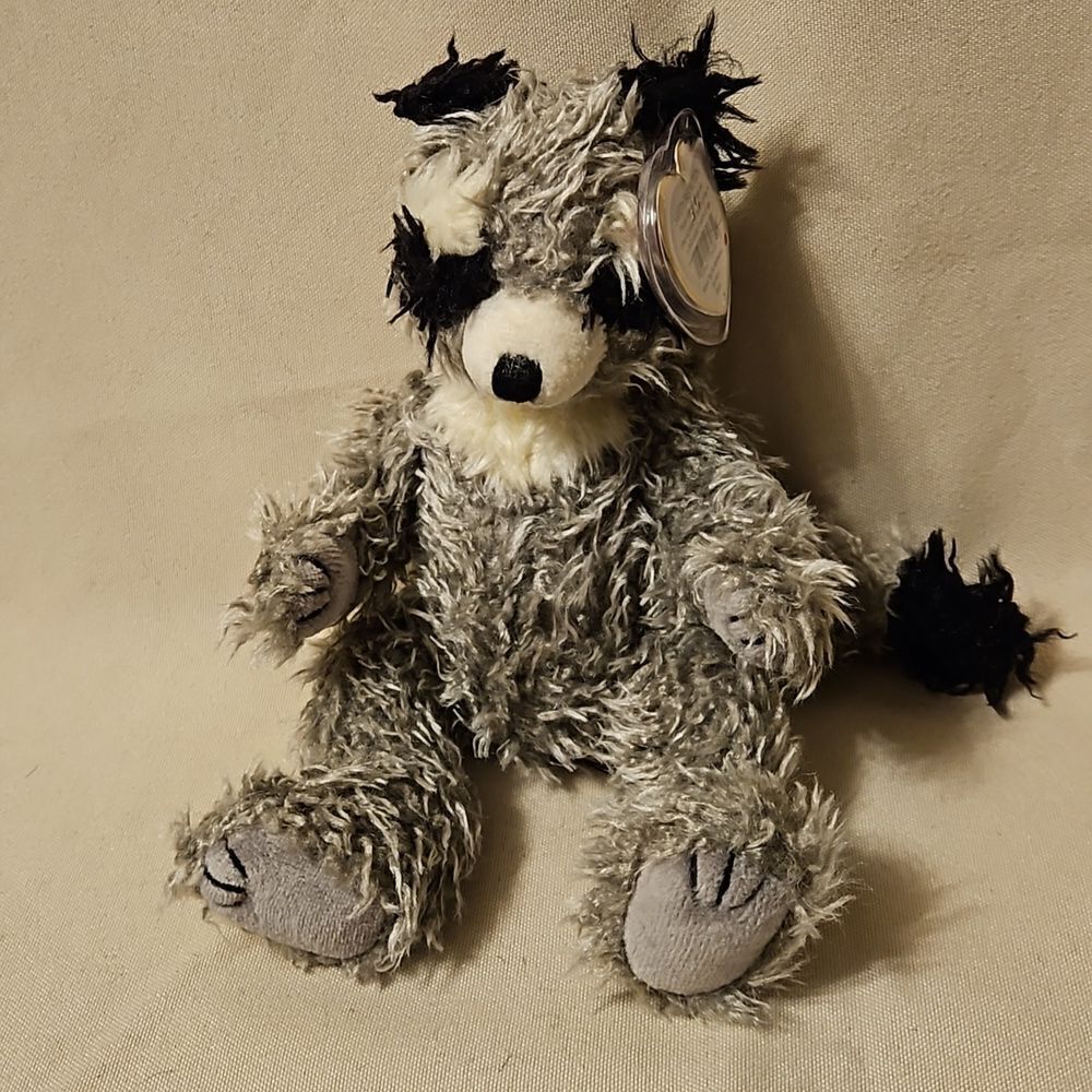 Attic treasure beanie baby, with tag 3rd edition. Radcliff Raccoon